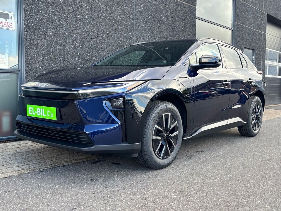 Toyota bZ4X 73 Active Tech 5d