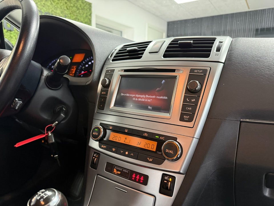 Toyota Avensis 1,8 VVT-i T2 Premium Touring Sports 5d