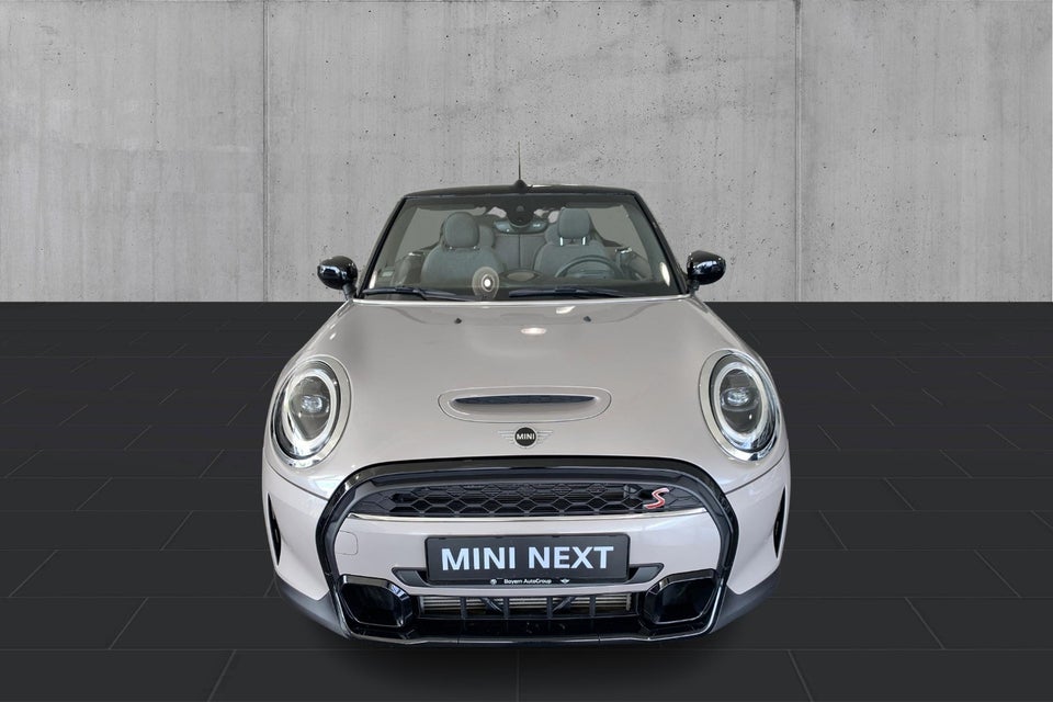 MINI Cooper S 2,0 Essential Cabriolet aut. 2d