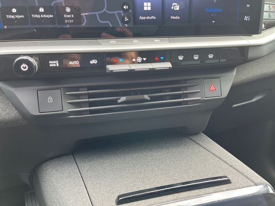 Opel Grandland-e 73 GS Sky 5d