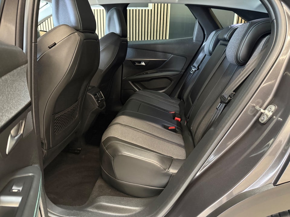 Peugeot 3008 1,6 Hybrid Allure EAT8 5d