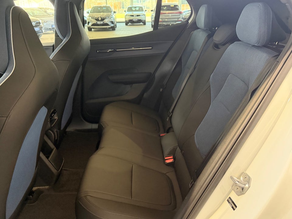 Volvo EX30 Extended Range Plus 5d