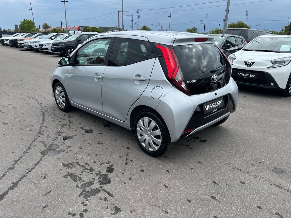 Toyota Aygo 1,0 VVT-i x-press 5d