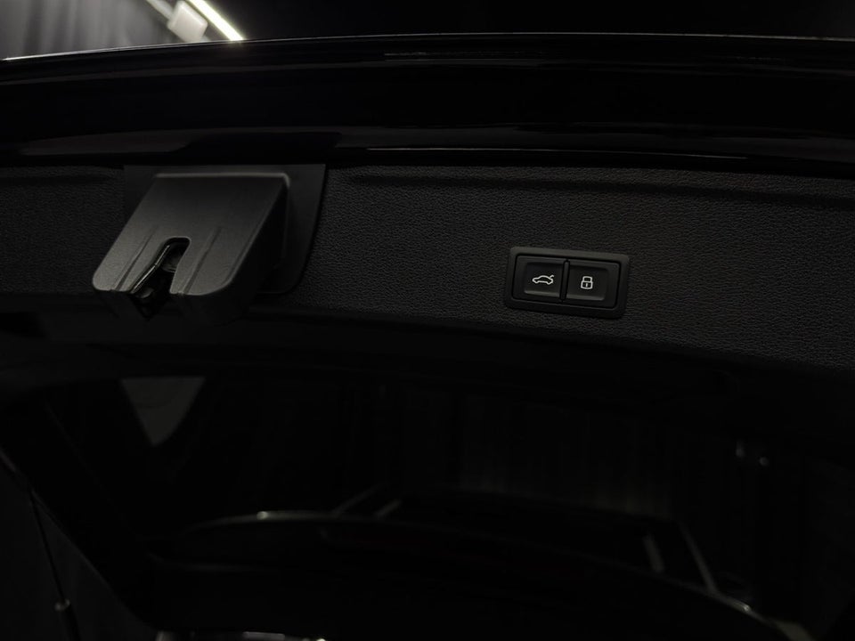 Audi A4 40 TDi Avant S-tr. 5d