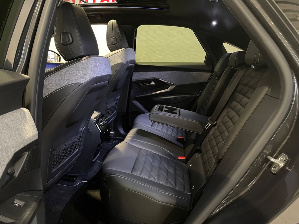 Peugeot e-3008 77 GT Pack 5d