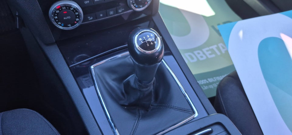 Mercedes C200 2,2 CDi Elegance stc. BE 5d