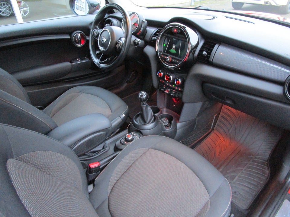 MINI Cooper 1,5 Essential 3d