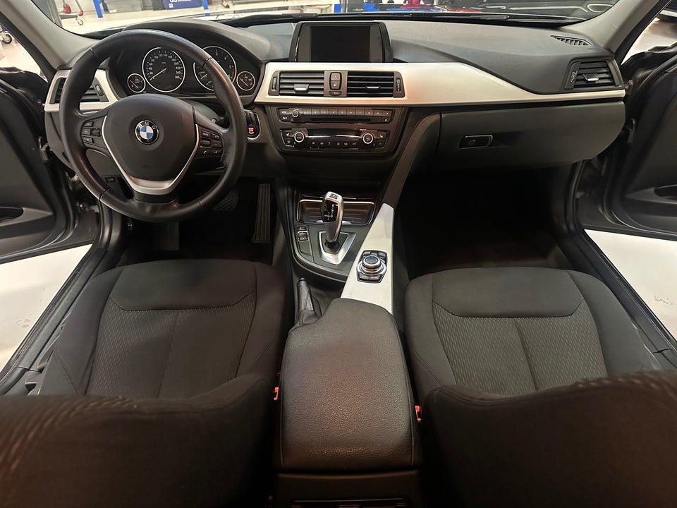 BMW 320d 2,0 Touring aut. 5d