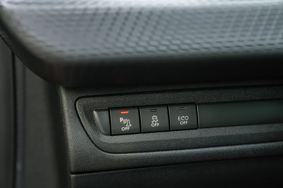 Peugeot 208 1,6 BlueHDi 100 Desire Sky 5d