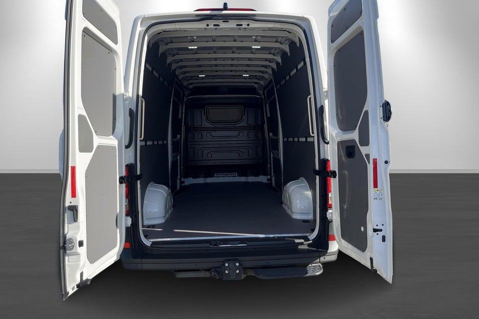 VW Crafter 35 2,0 TDi 177 Comfort Kassevogn L4H3 aut.