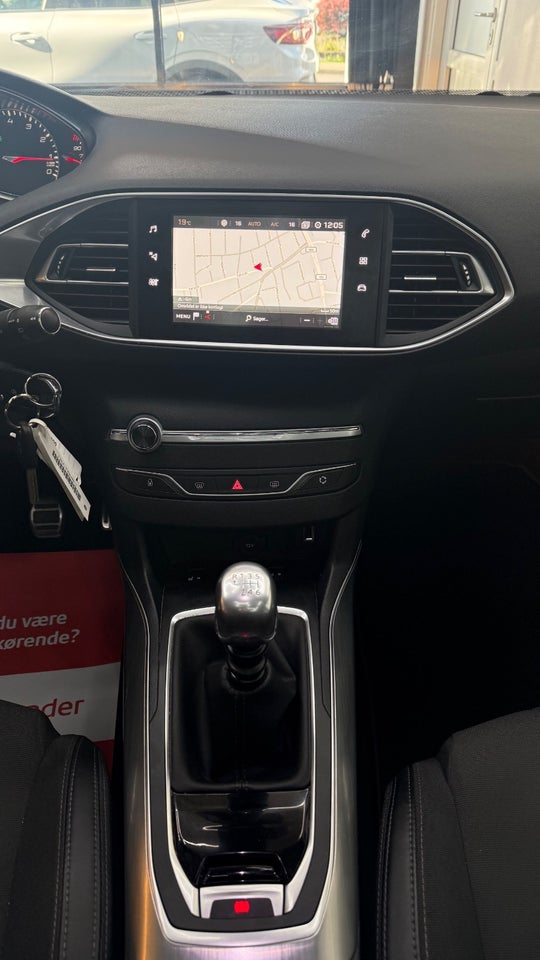 Peugeot 308 1,2 e-THP 130 Allure Sky SW 5d