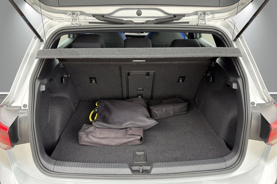 VW Golf VIII 1,4 GTE DSG 5d