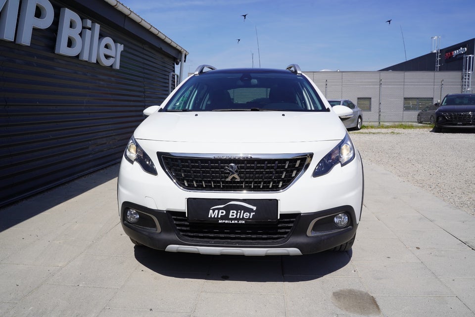 Peugeot 2008 1,2 e-THP 110 Selection Sky 5d