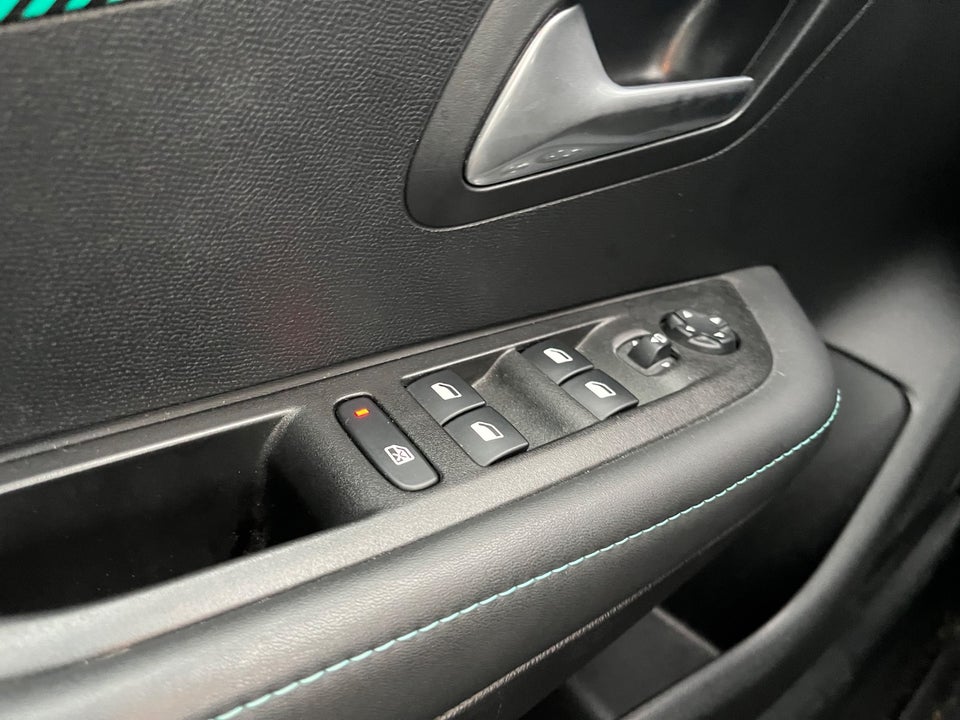 Peugeot 208 1,2 PureTech 100 Allure Sky 5d