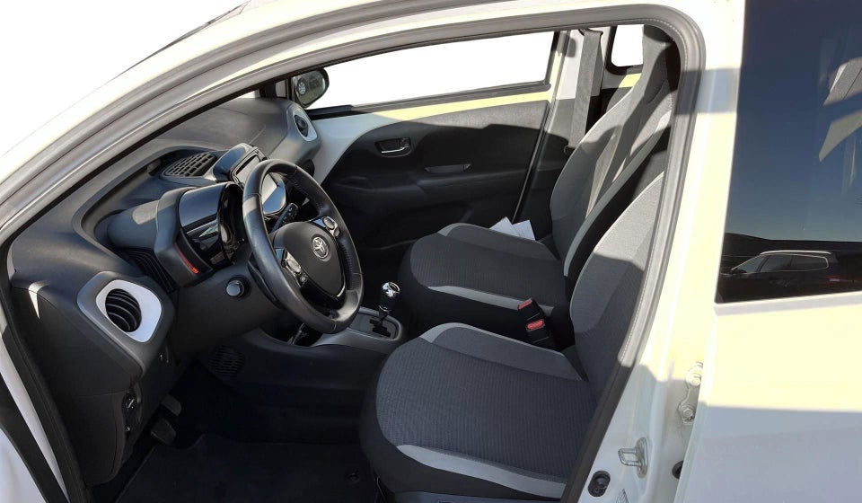 Toyota Aygo 1,0 VVT-i x-press x-shift 5d