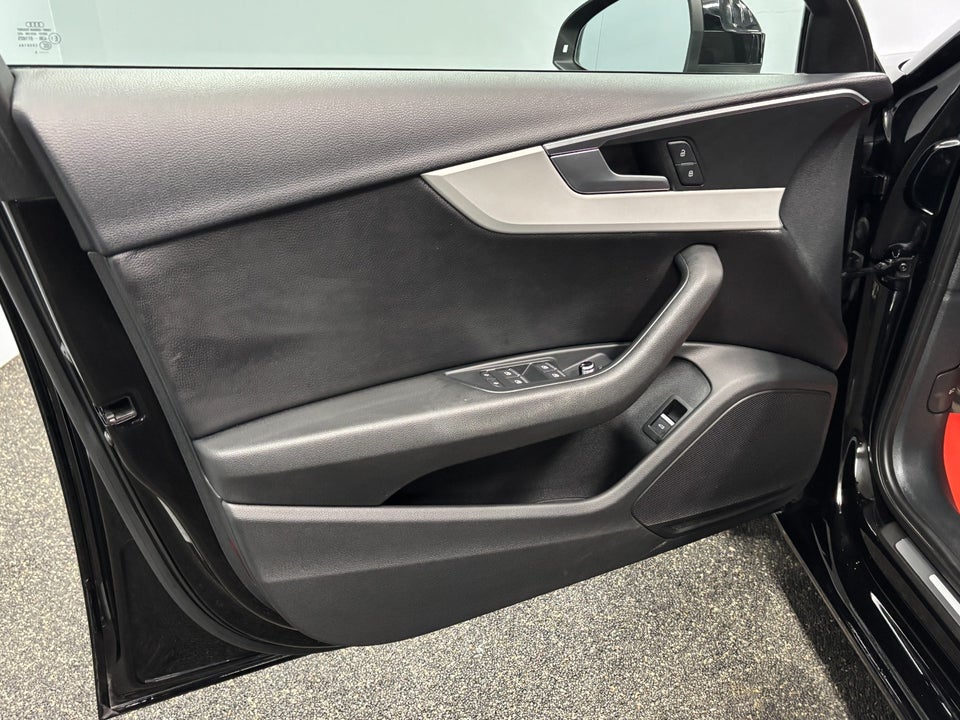 Audi A4 40 TFSi Prestige S-tr. 4d