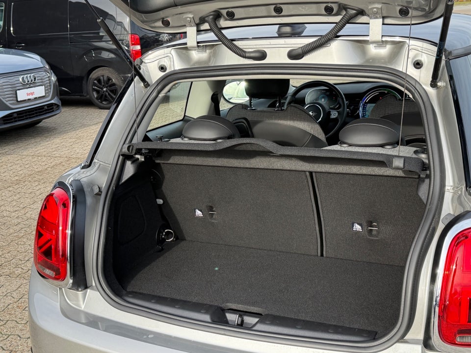 MINI Cooper SE Essential 3d