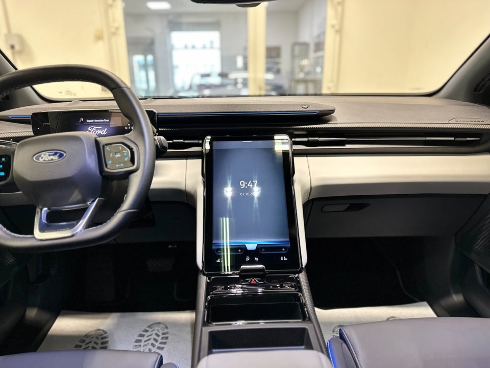 Ford Explorer 82 Premium Extended Range 5d