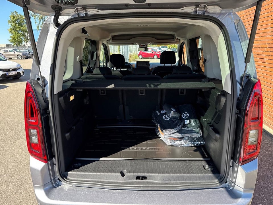 Toyota ProAce City Verso 50 Medium Family 5d