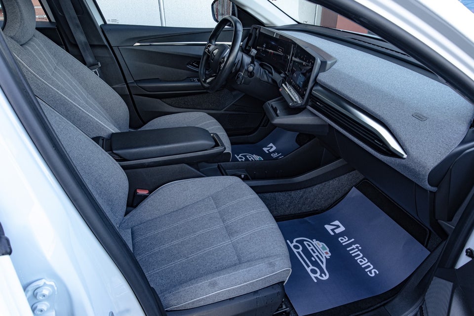 Renault Megane E-Tech 40 Equilibre 5d