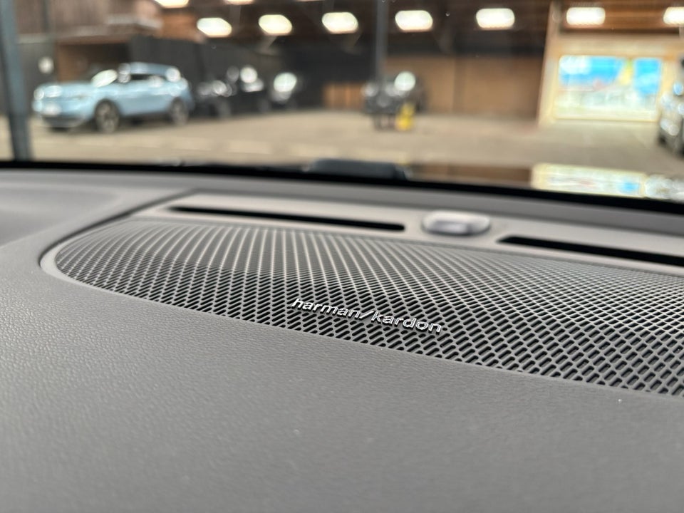 Volvo EX40 Extended Range Black Edition 5d
