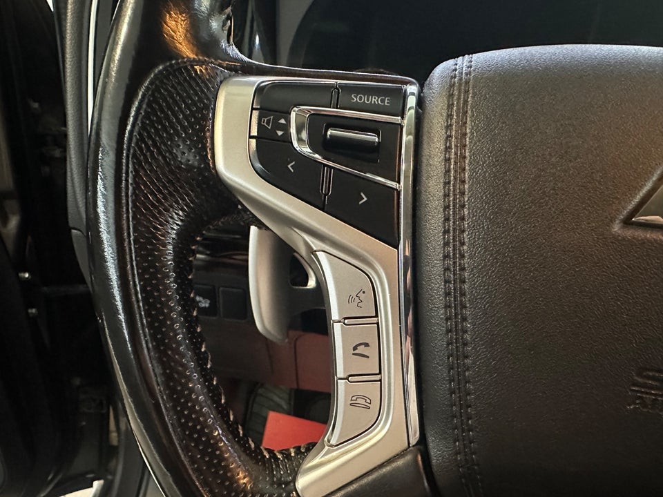 Mitsubishi Outlander 2,4 PHEV Invite CVT 4WD 5d
