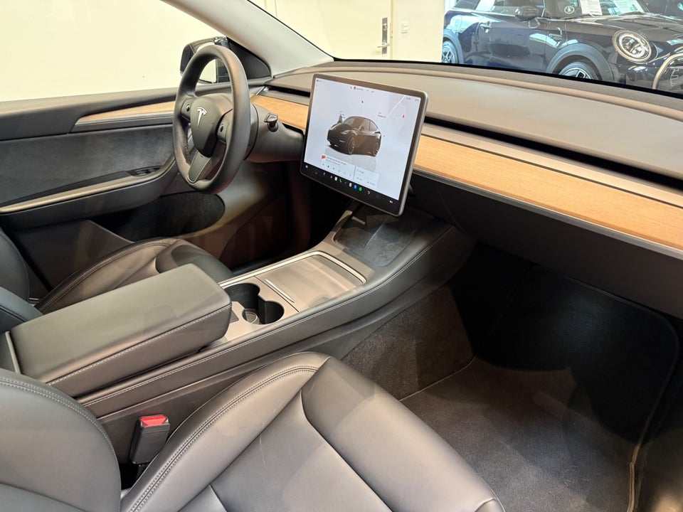 Tesla Model Y Long Range AWD 5d