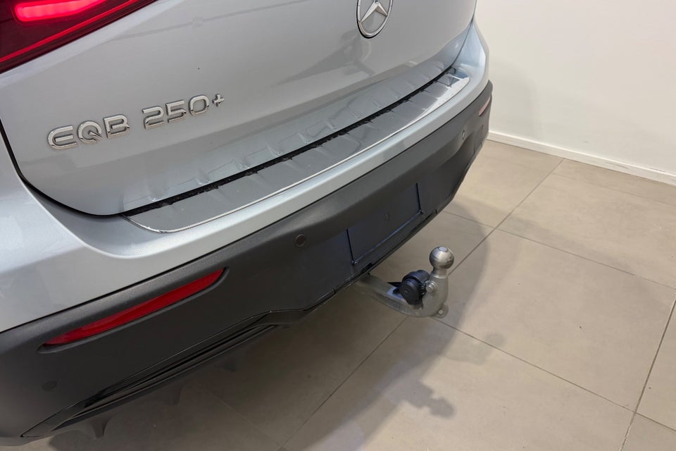 Mercedes EQB250+ AMG Line 5d