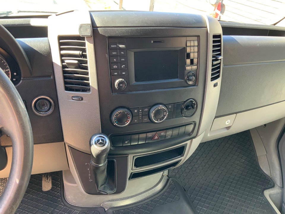Mercedes Sprinter 216 2,2 CDi R2 Kassevogn aut. 5d