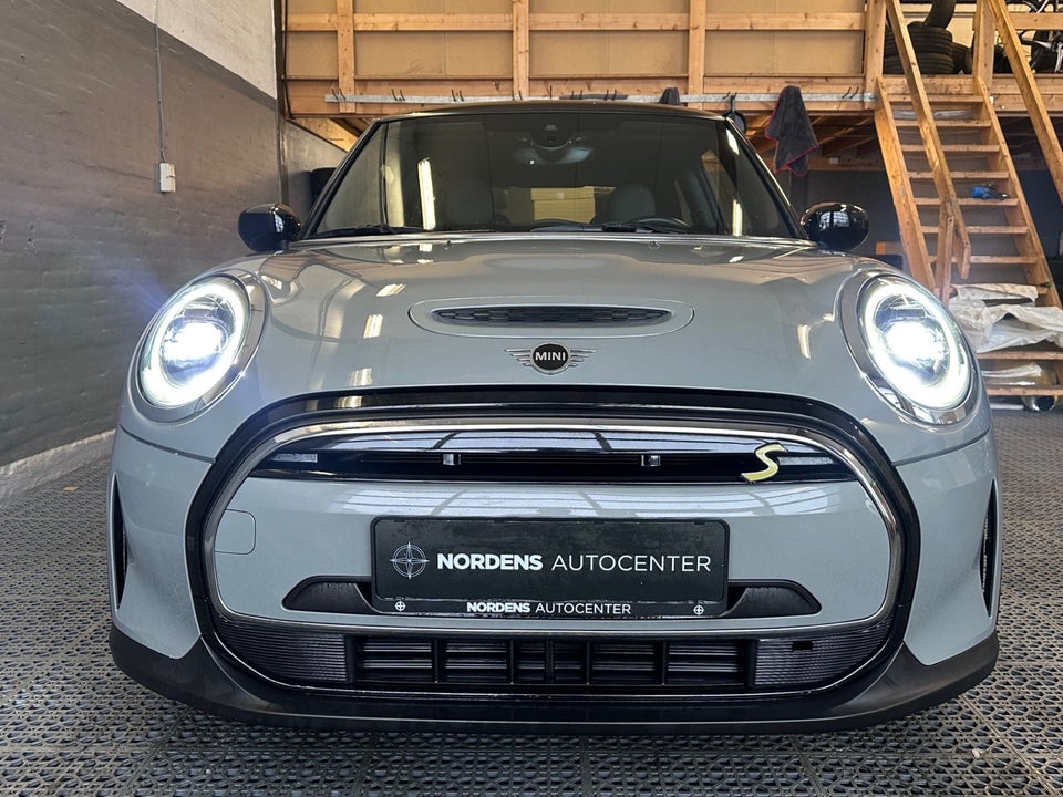 MINI Cooper SE Essential 3d