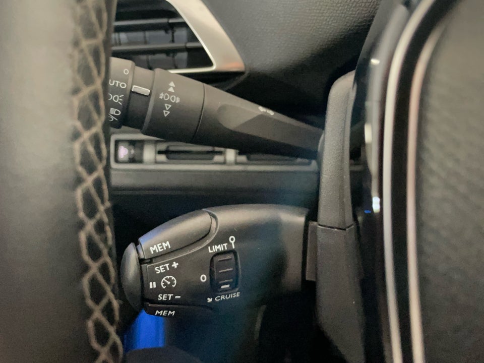 Peugeot 3008 1,2 e-THP 130 Allure 5d