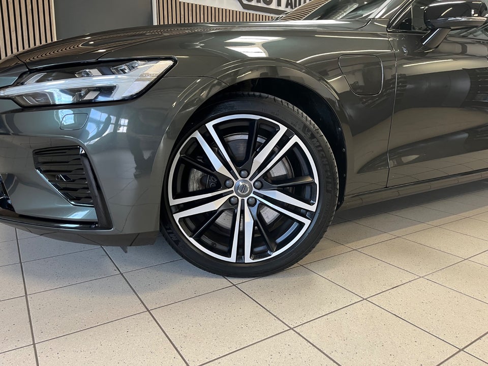 Volvo V60 2,0 T6 ReCharge R-Design aut. AWD 5d