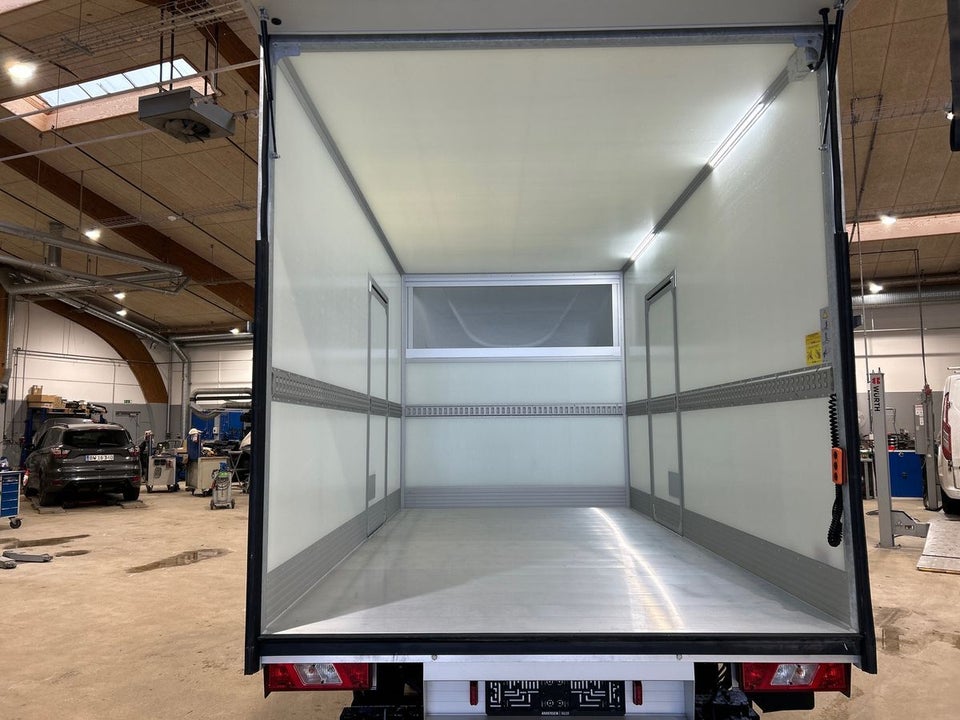 Ford E-Transit 350 L3 Chassis 89 Trend H1 RWD