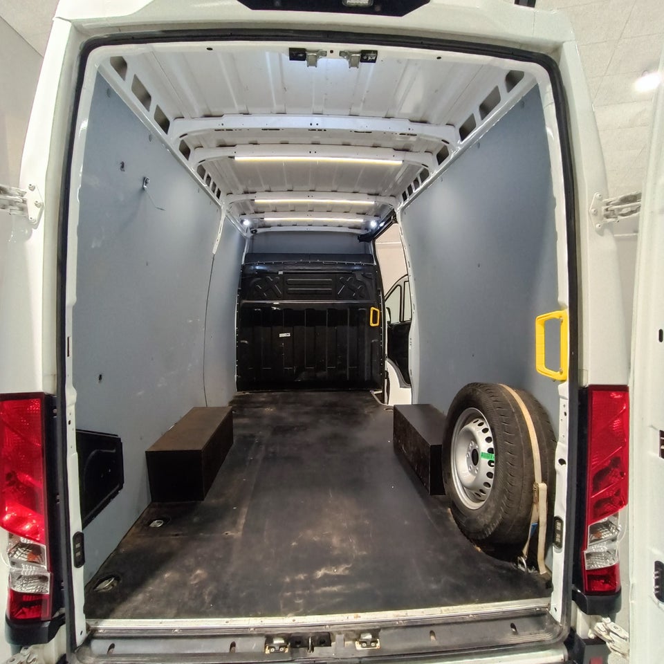 Iveco Daily 2,3 35S16 12m³ Van AG8