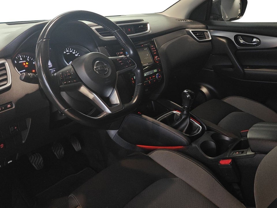 Nissan Qashqai 1,3 Dig-T 140 N-Connecta 5d