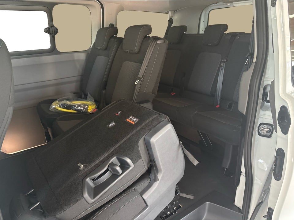 VW e-Caravelle 64 Basis SWB