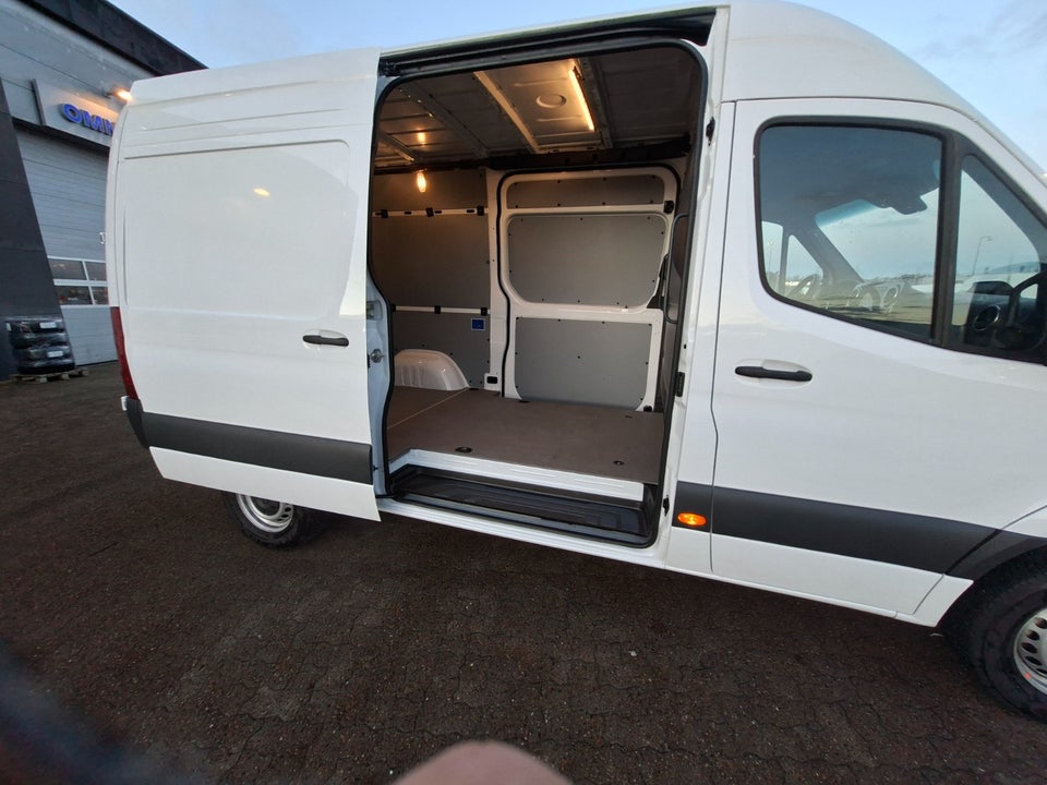 Mercedes Sprinter 317 2,0 CDi A2 Kassevogn aut. RWD