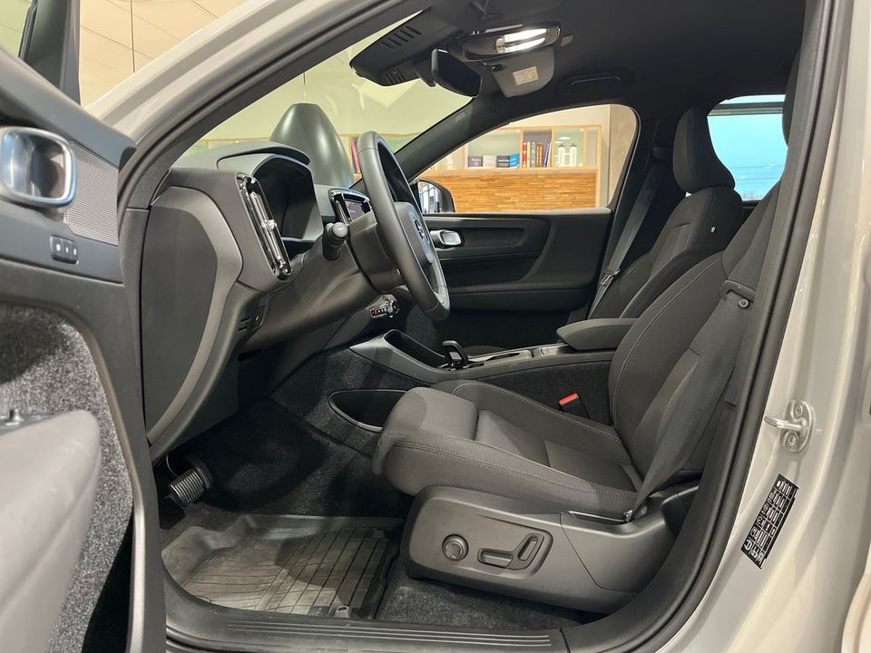 Volvo EX40 Extended Range Plus 5d