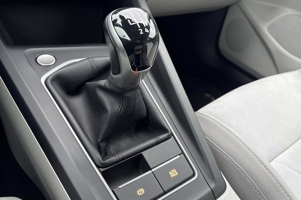 VW Golf VIII 1,5 TSi 130 Life Variant 5d