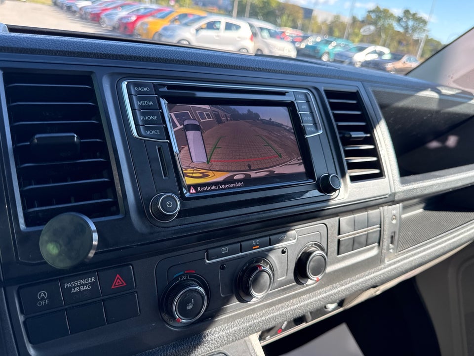 VW Transporter 2,0 TDi 150 Kassevogn DSG kort