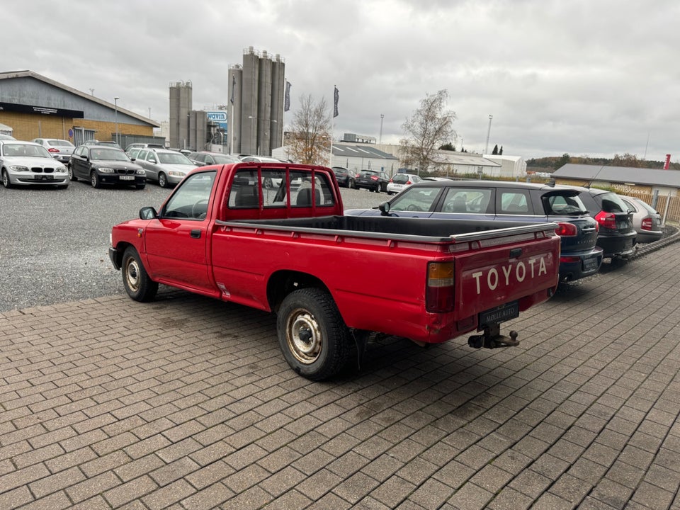 Toyota HiLux 2,4 D Pick-up