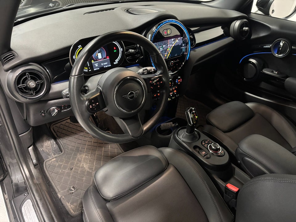 MINI Cooper SE Essential 3d