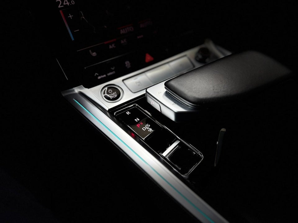 Audi Q8 e-tron 55 S-line Black Style Sportback quattro 5d