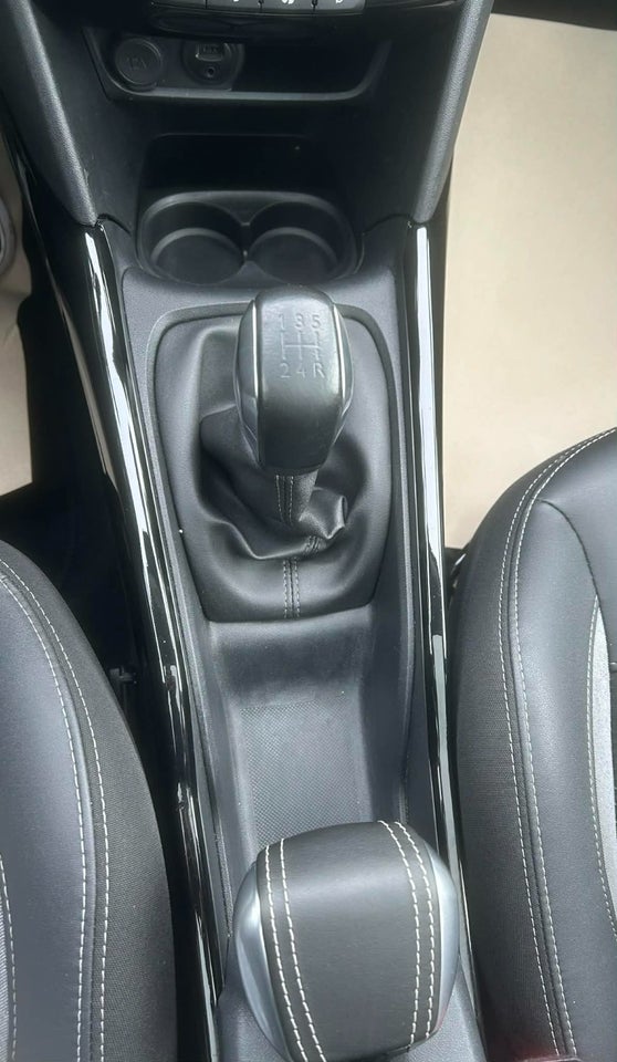 Peugeot 2008 1,2 PureTech 82 Selection Sky 5d