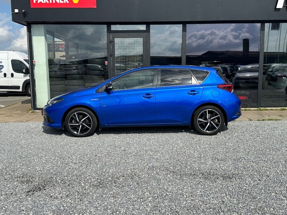 Toyota Auris 1,8 Hybrid Selected CVT 5d