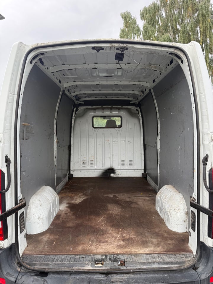 Nissan NV400 2,3 dCi 125 L2H2 Van 5d