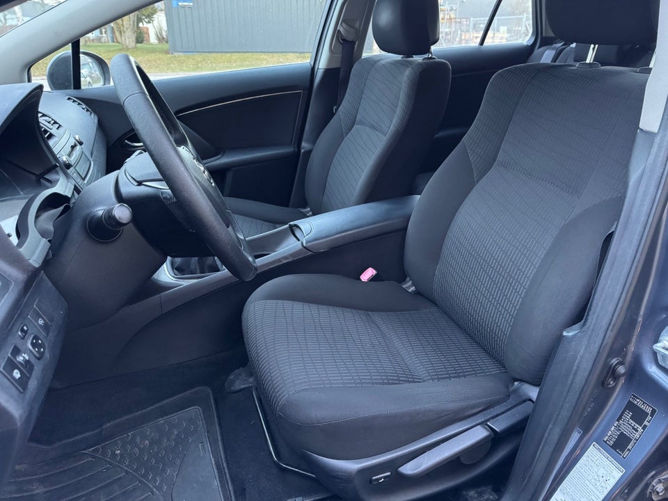 Toyota Avensis 1,8 VVT-i T2 stc. 5d