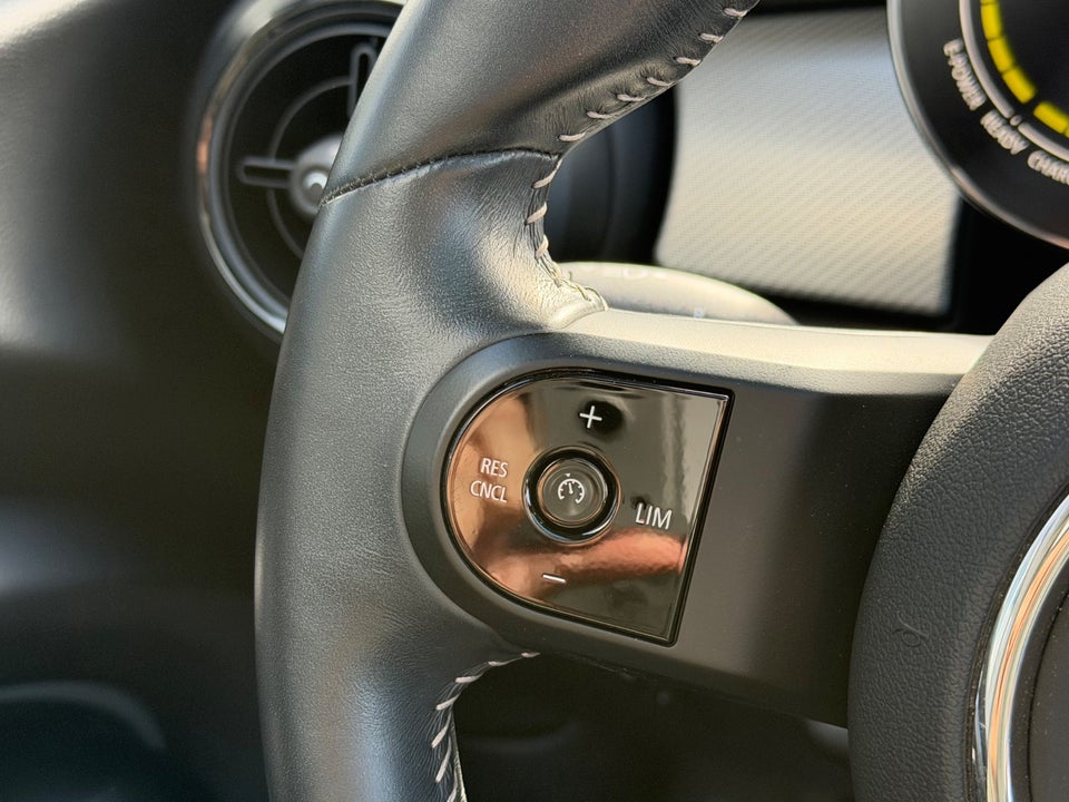 MINI Cooper SE Maximise 3d