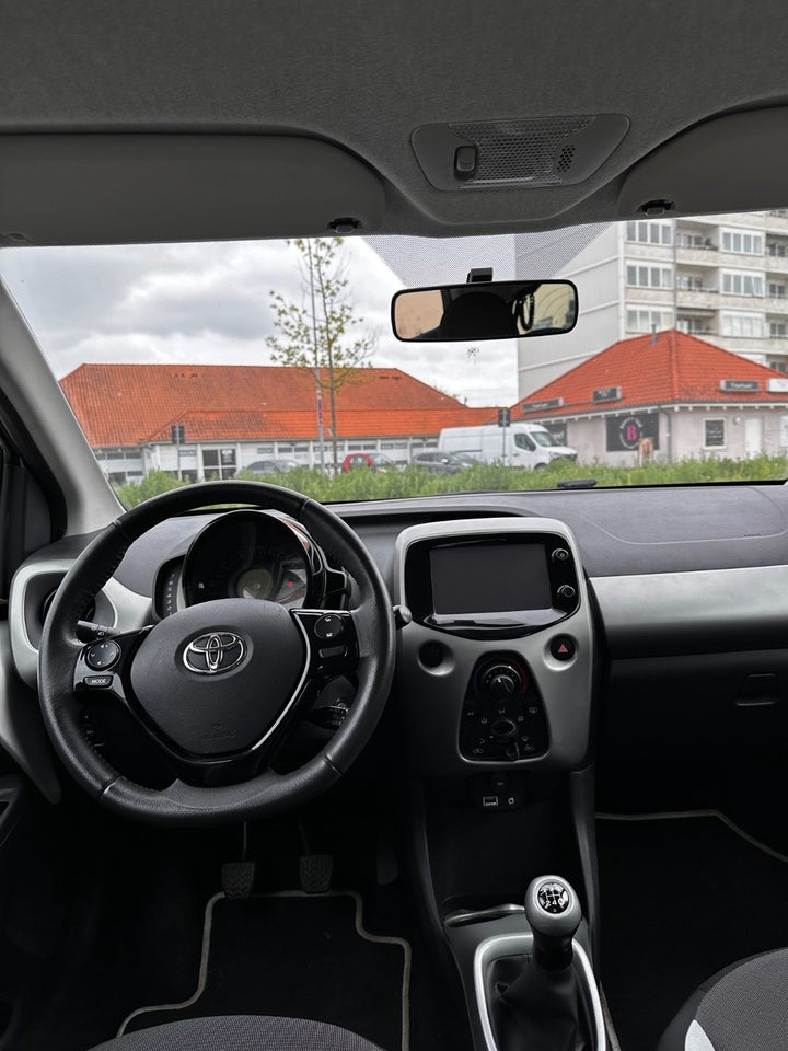 Toyota Aygo 1,0 VVT-i x-press 5d
