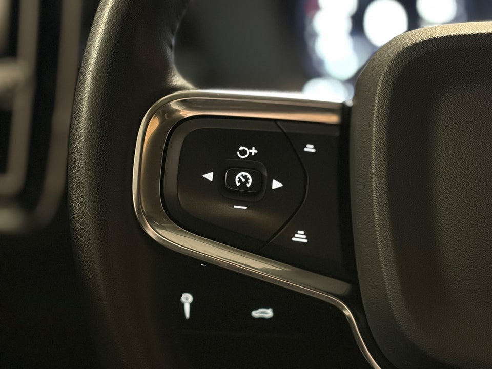 Volvo XC40 2,0 T4 190 Momentum aut. 5d